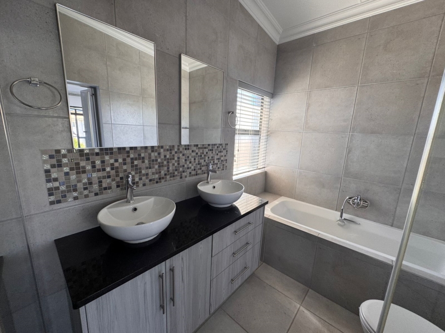 4 Bedroom Property for Sale in Hartenbos Heuwels Western Cape